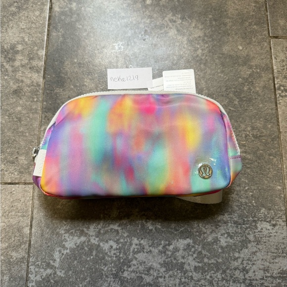 Lululemon Everywhere Belt Bag 1L- Prism Wash Print Multi/Vapor - Picture 3 of 9